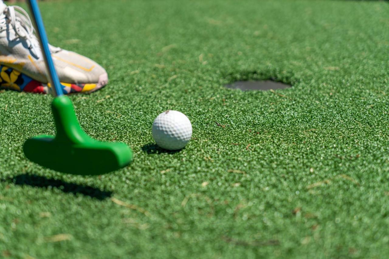 فندق Lara Barut Collection أنطاليا المظهر الخارجي الصورة Golf ball on putting green